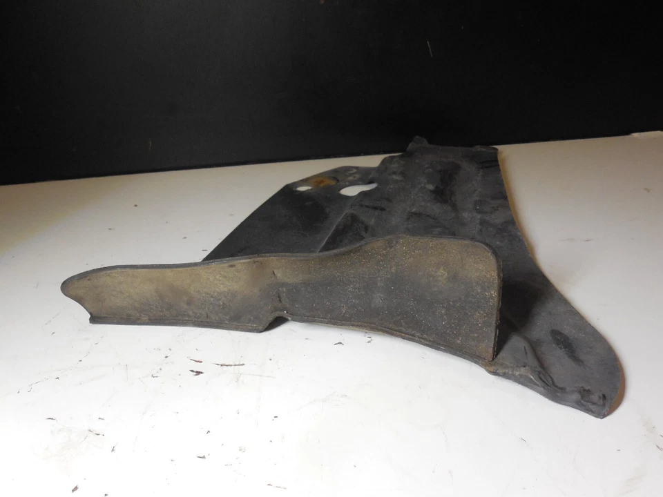 Protector de bandeja de embellecimiento del panel de cubierta inferior trasero 7116912 06-11 BMW E90 325i 330i 335i Foto 2 de 4