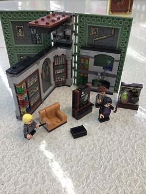 LEGO Harry Potter TM: Hogwarts Moment: Potions Class (76383)