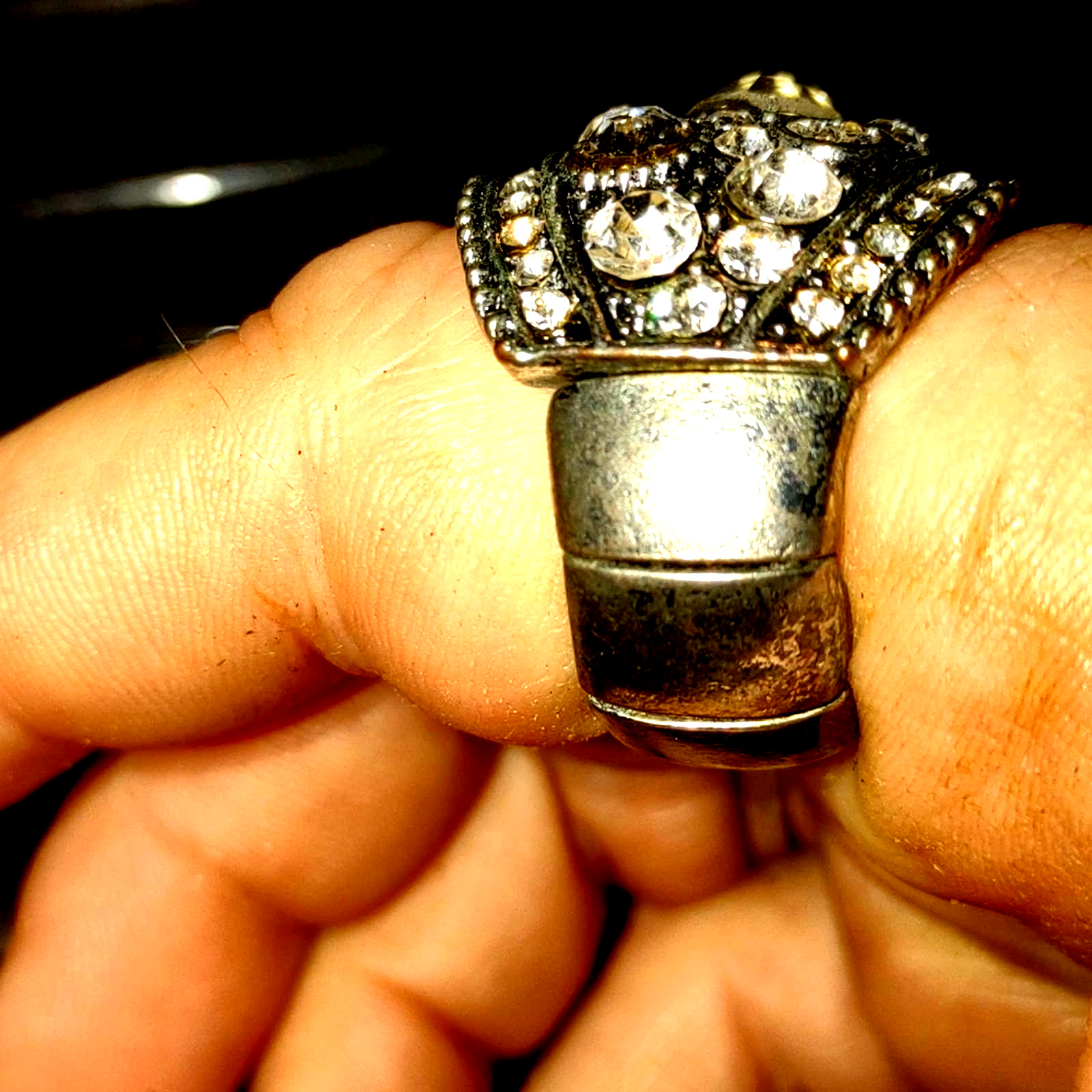 Stunning rhinestone silver stretch ring very beau… - image 3