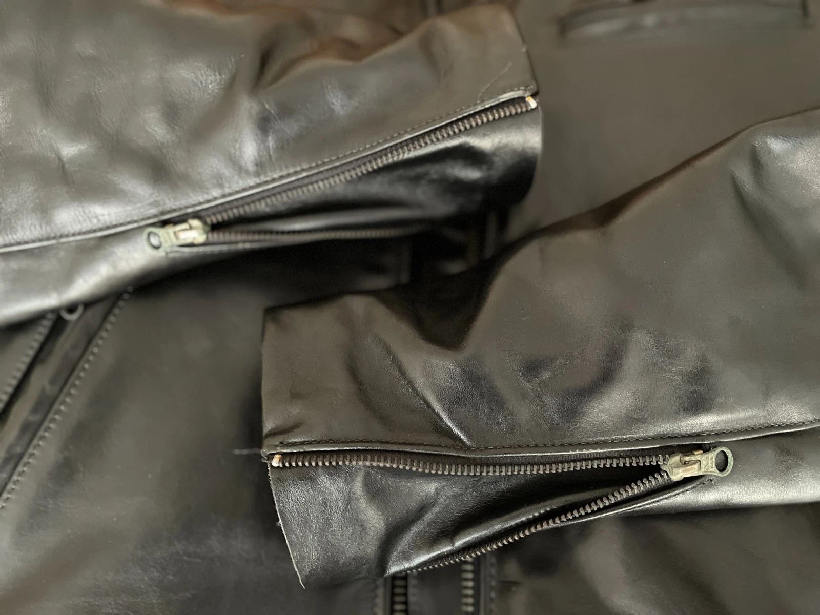 Vanson Leathers "House MD" Edition Motorcycle Jacket (Model BH Size 38) - product detail image 11