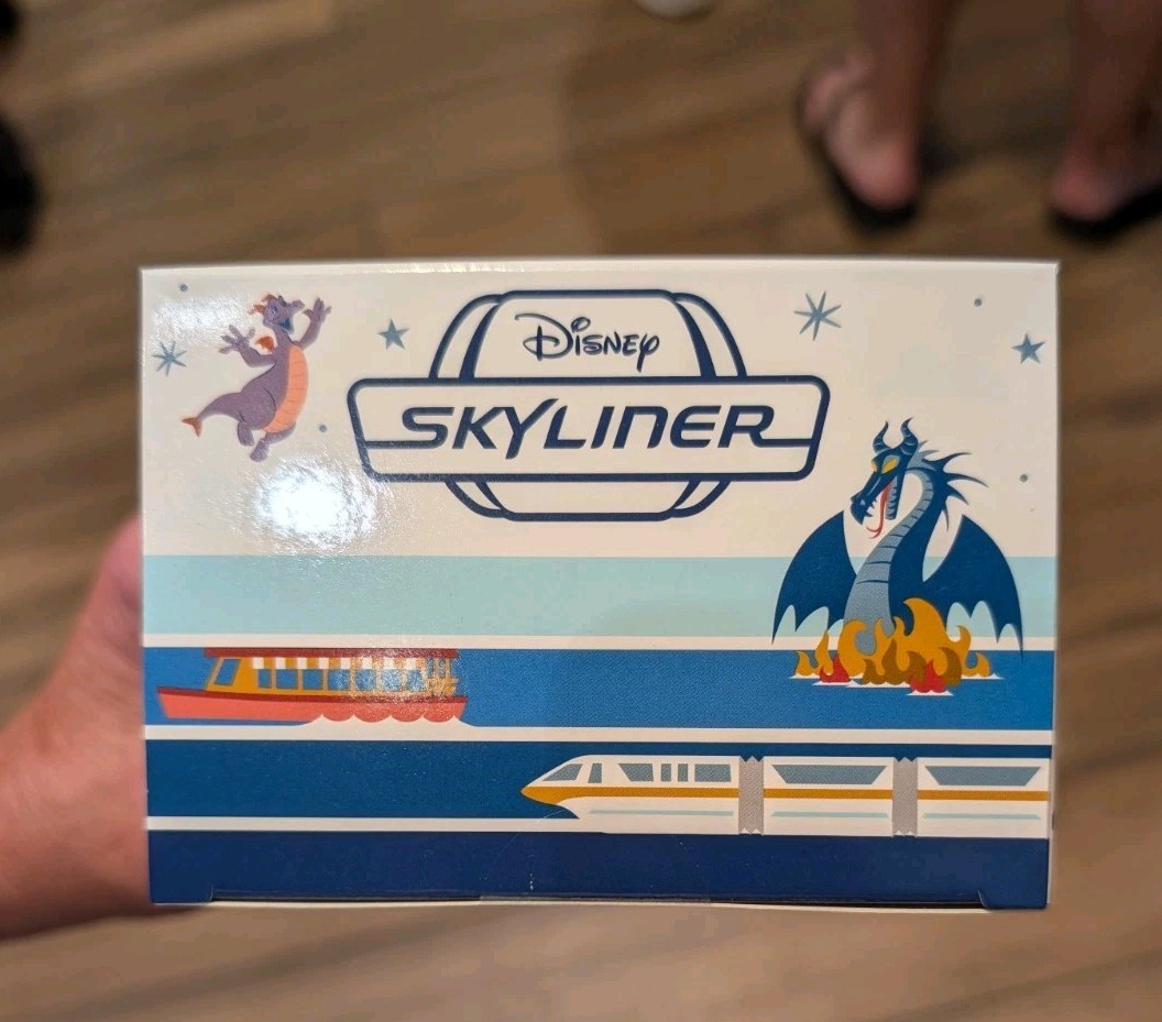 NEW💥2025 WDW Disney Park Skyliner Gondola Star Wars Chewbacca Toy Display