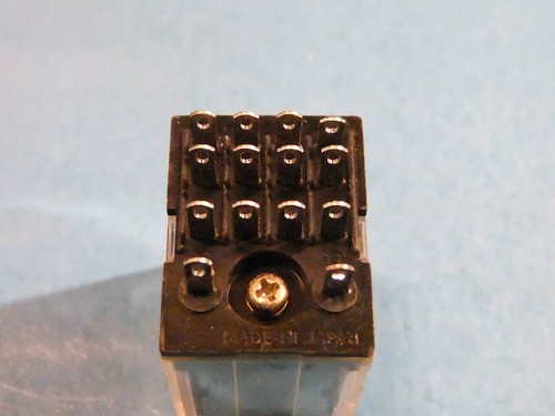 Lot of 10 pcs OMRON MY4N 200/220 VAC RELAY - Picture 4 of 4