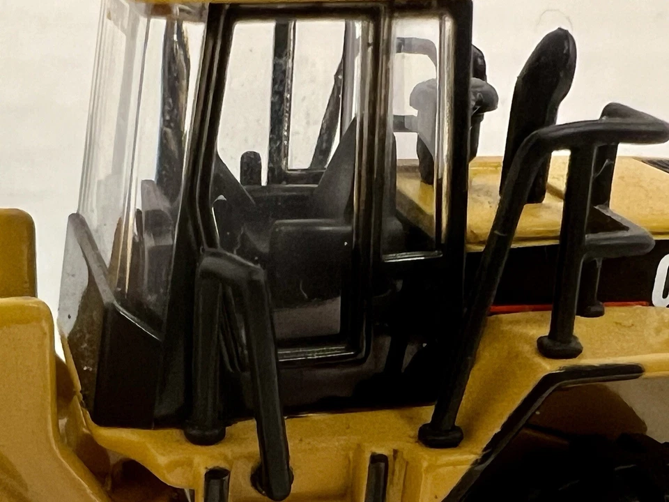 NORSCOT, 1:87 / HO scale. CATERPILLAR - CAT 950G, Wheel Loader - Image 4 of 4