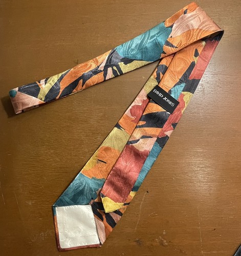 Preowned VTG DAVID JONES Mens Necktie, Vibrant Shiny Abstract Print GUC 3.5” 53” - Picture 7 of 9