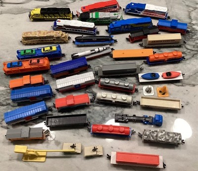 2012 Jakks Pacific Power Train Set, Track Pieces,2 Locomotive Engines, 12 Cars