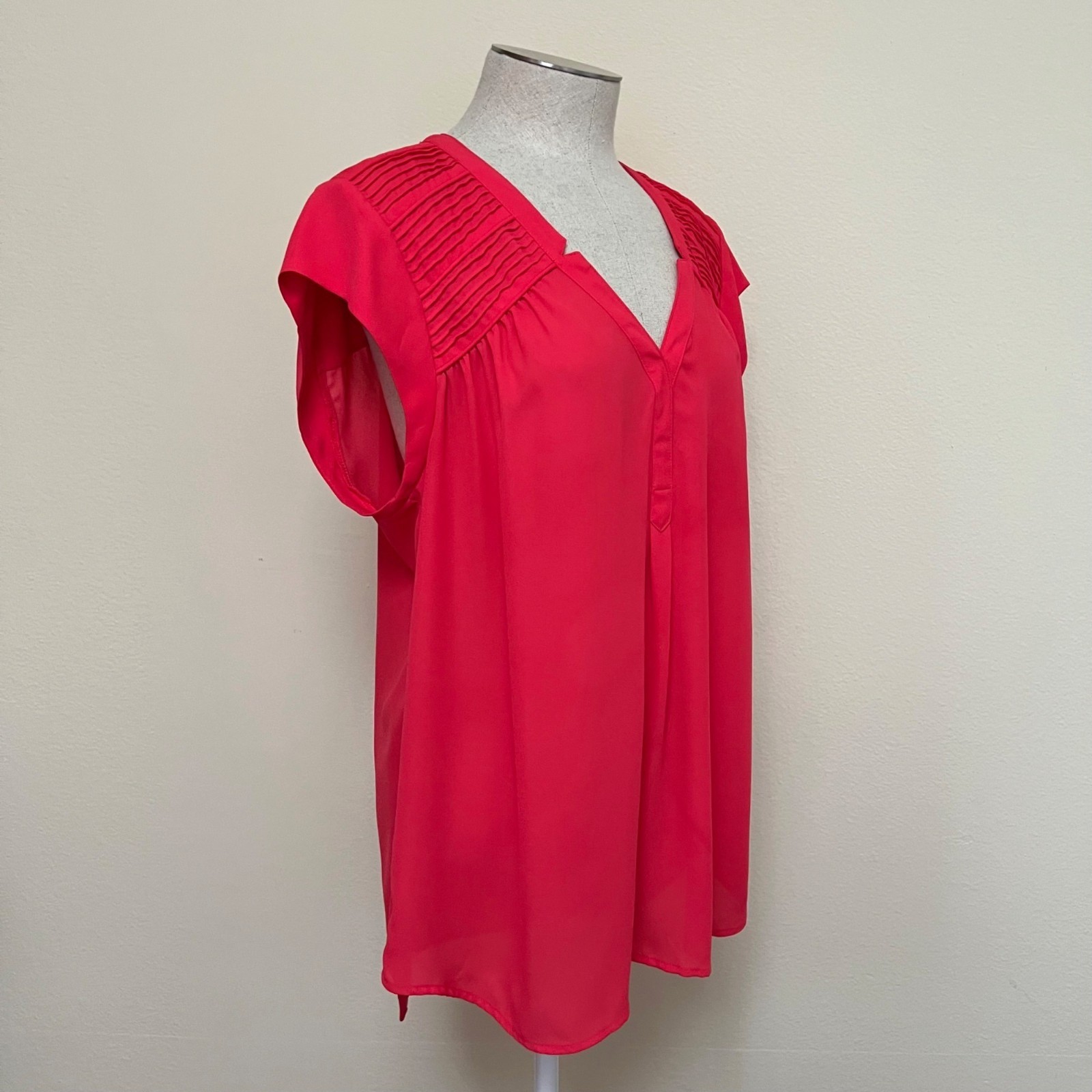 DANIEL RAINN Split Neck Cap Sleeve Split Tunic Si… - image 3