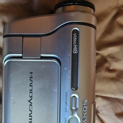 Sony Handycam DCR-TRV480 Hi8/Digital8 40x 2.5'' LCD USB/FireWire Silver