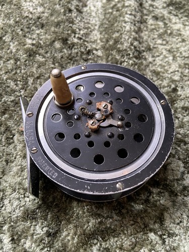 vintage PFLUEGER MEDALIST fly fishing reel No 1495 DIAMOLITE U.S.A