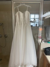 Lor'e Designer Wedding Dress-Purchased at Niki's Glitz and Glamour