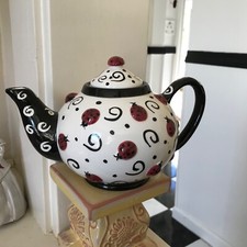 Flores Globos LADY BUGS Tetera NUEVAS-ETIQUETAS NEGRO CREMA ROJO REMOLINOS