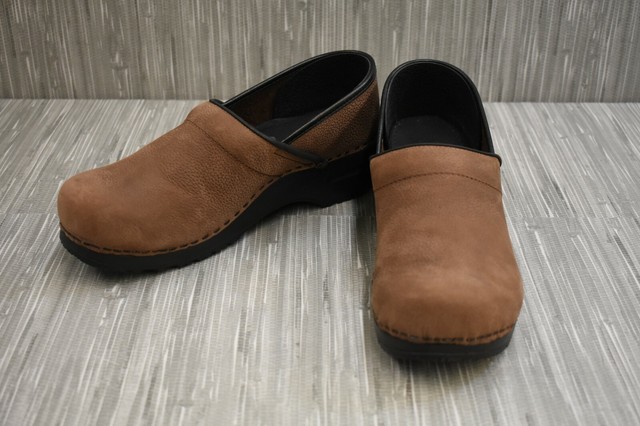 sanita oiled leather clogs