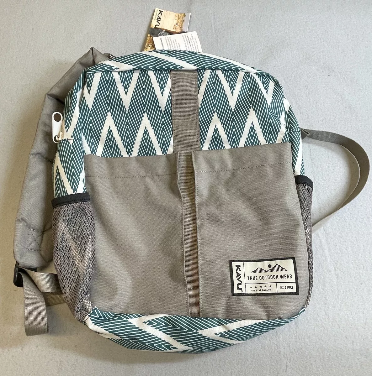 Kavu Onamission Unisex Backpack Bag White Gray Teal Chevron Tablet