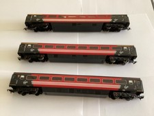 HORNBY 00 GAUGE - RAKE OF 3 VIRGIN TRAINS MK3 COACHES