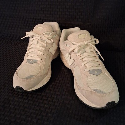 New Balance 2002RCC Calm Taupe Suede Upper Men display picture 2