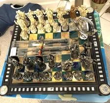 HARRY POTTER CHESS SET - 32 PIECES WITH THREE WANDS - WITH MANUALS AND COA
