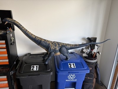 Jurassic World: Dominion Dreadnoughtus 5-Foot Long Poseable Dinosaur Figure