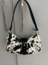 Damen Schultertasche Halbmond Kuhmuster weiß...