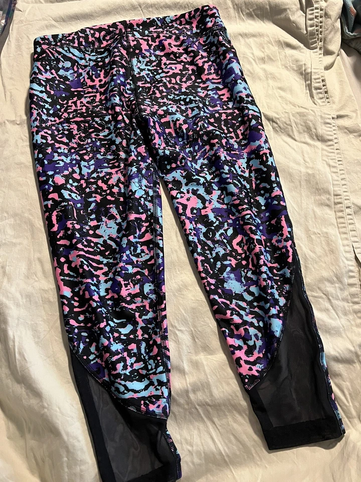 Under Armour YXL Girls White/Pink/Black/Blue Graphic Print Leggings Foto 3 de 4