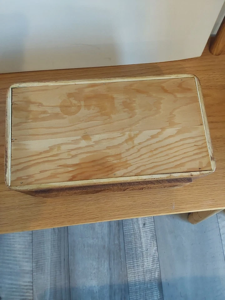 Soporte de cubierta de caja de pañuelos de madera dura hecho a mano personalizado Foto 4 de 4