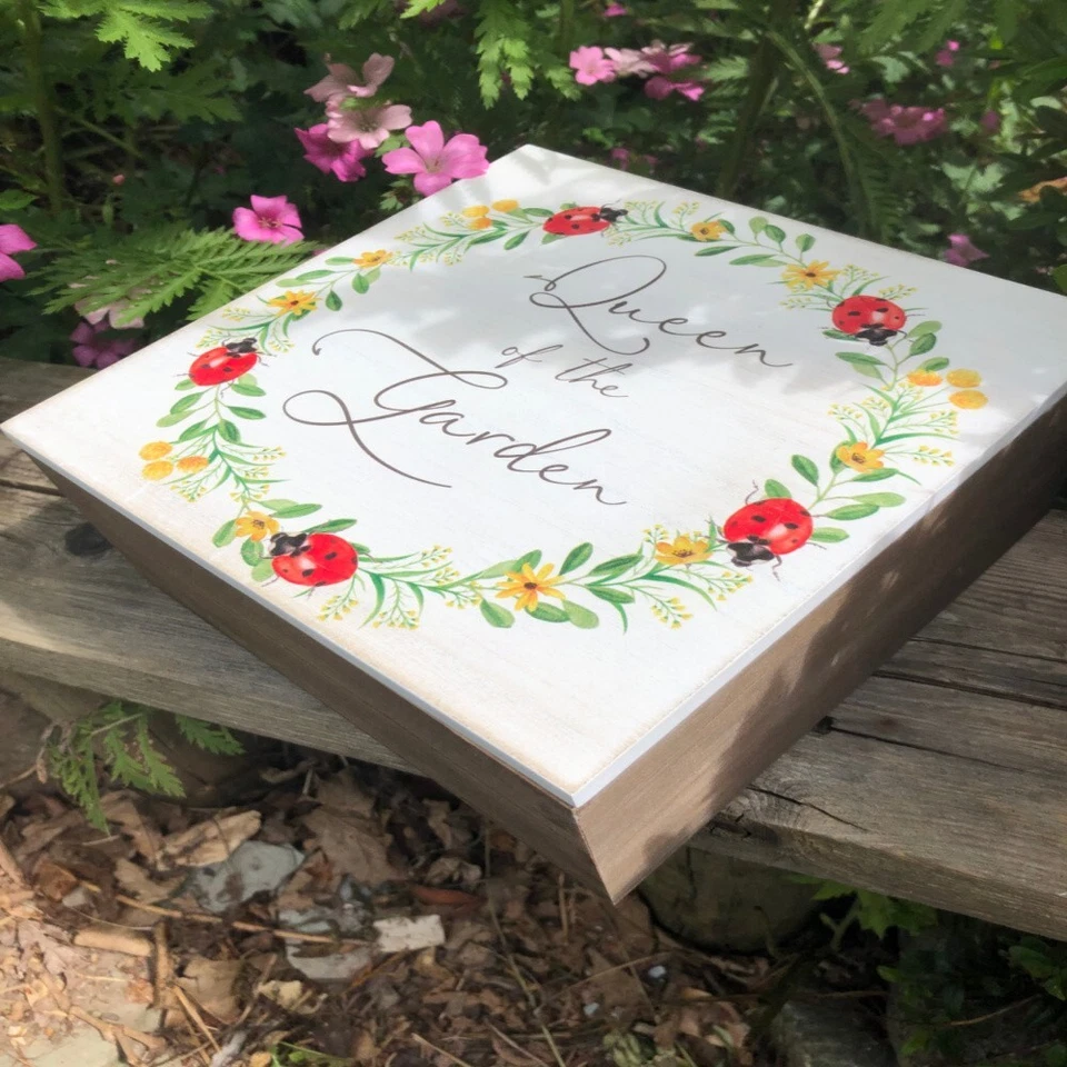 Queen of the Garden Wooden Storage Box featuring flowers and ladybirds - Image 2 of 2