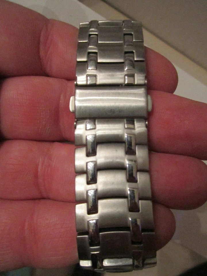 RELOJ ARMITRON ACERO - CAJA PESADA Y CORREA - Y121E/3 - SE ADAPTA A MUÑECA 7" - BBA-28 Foto 4 de 4