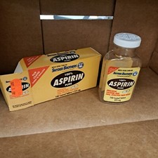 VINTAGE PLASTIC ASPIRIN BOTTLE WITH LABEL AND BOX 4" GREAT SHAPE