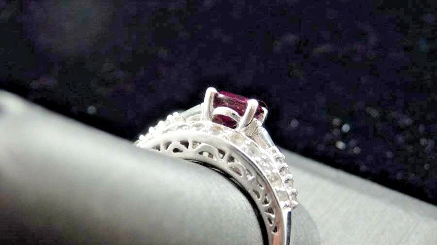 Anillo solitario granate rodolita frambuesa con acento de circón talla 10 Foto 4 de 4