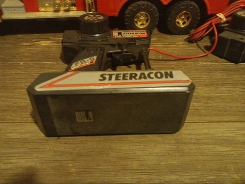 2 CONTROL REMOTO CAMIÓN DE BOMBEROS VINTAGE ROJO STEERACON 22" - Imagen 4 de 24