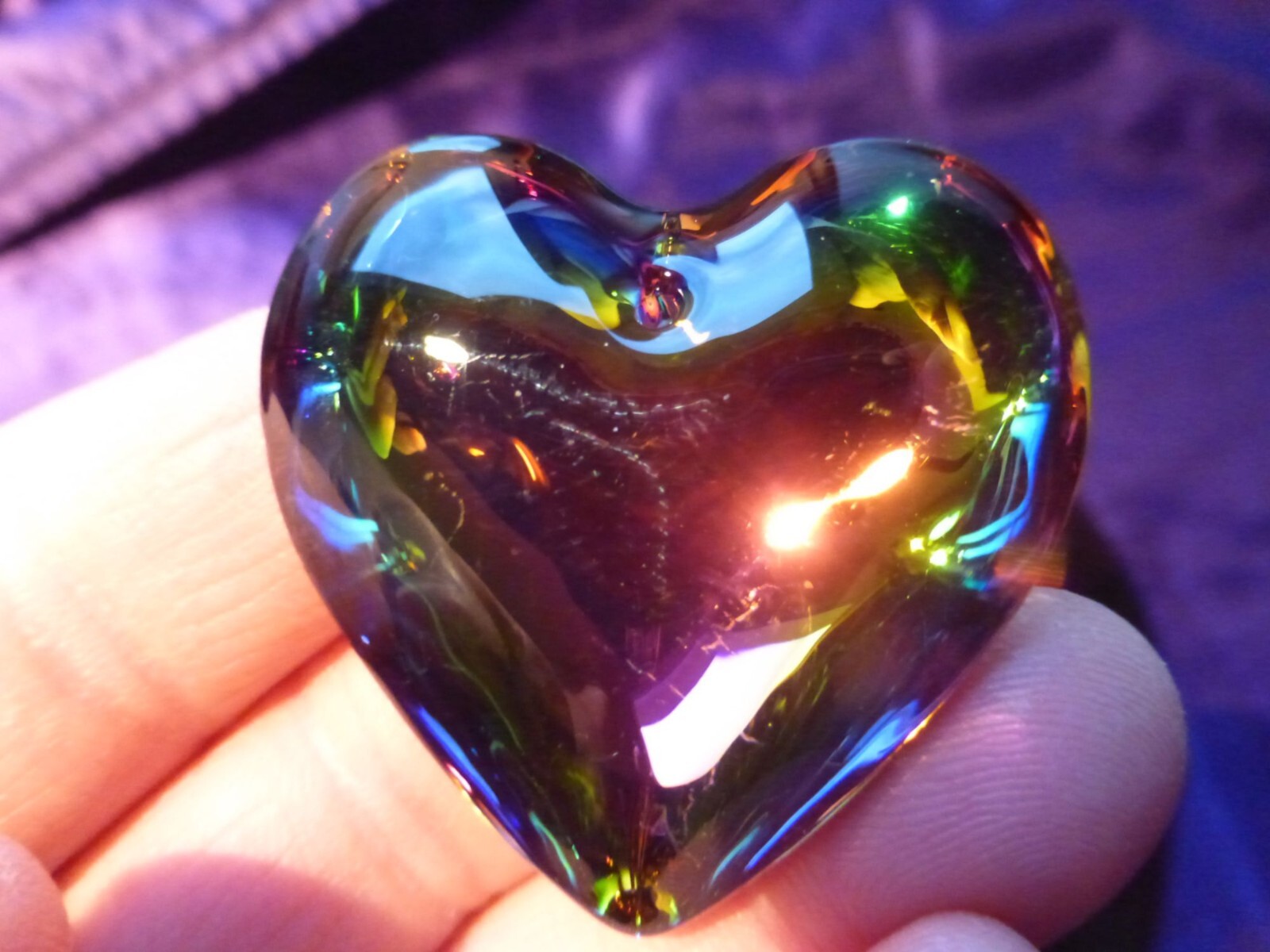 Pendentif coeur en cristal taillé 4.4 cm N° 2484 - Bijou d'exception aux reflets argentés