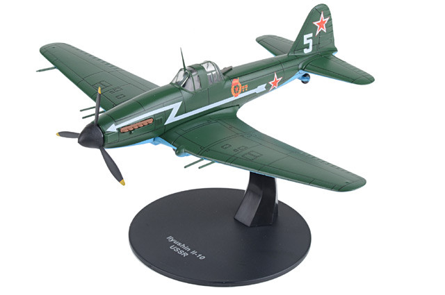 Motor City Classics 1/72 Il-10 Beast Airplane Soviet Air Force 15th GvShAP