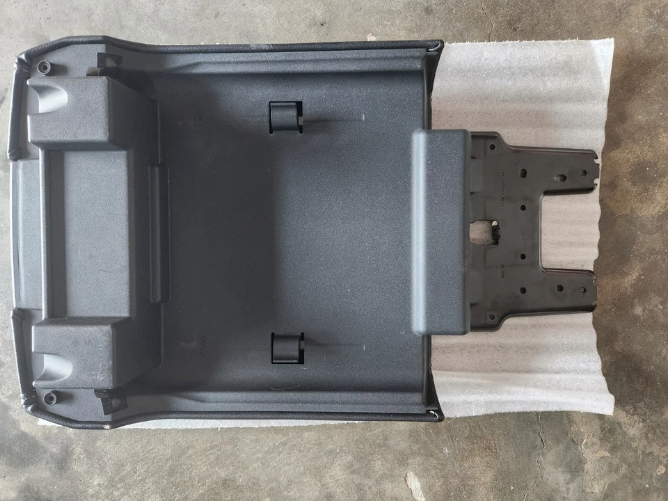 Ford F-150 Lariat 2015-2020 consola central vinilo ébano, usado Foto 2 de 4