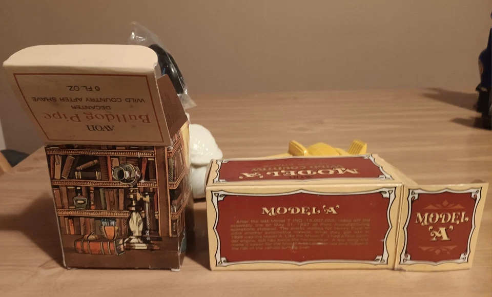 复古雅芳瓶带盒。 一些盒子状况问题见图片  — 第 3/3 张图片