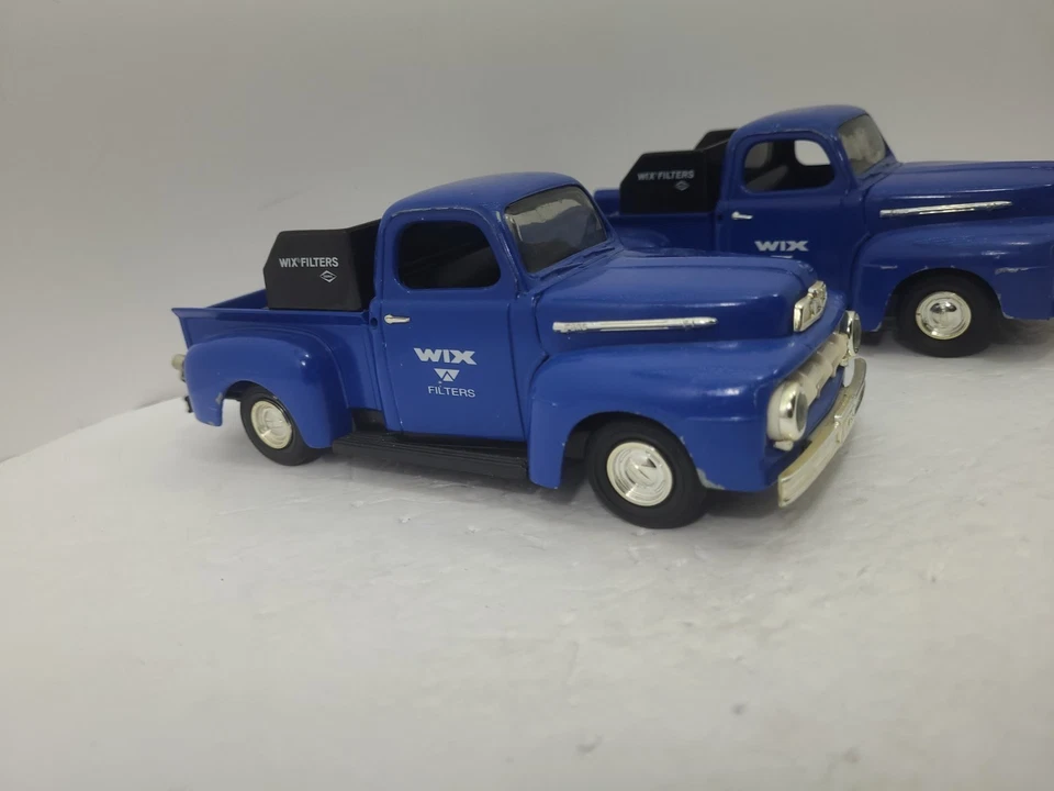 ERTL Coleccionables Azul 1951 Ford F-1 Camión Banco WIX Filtros DieCastv Hecho en EE. UU. Foto 3 de 4