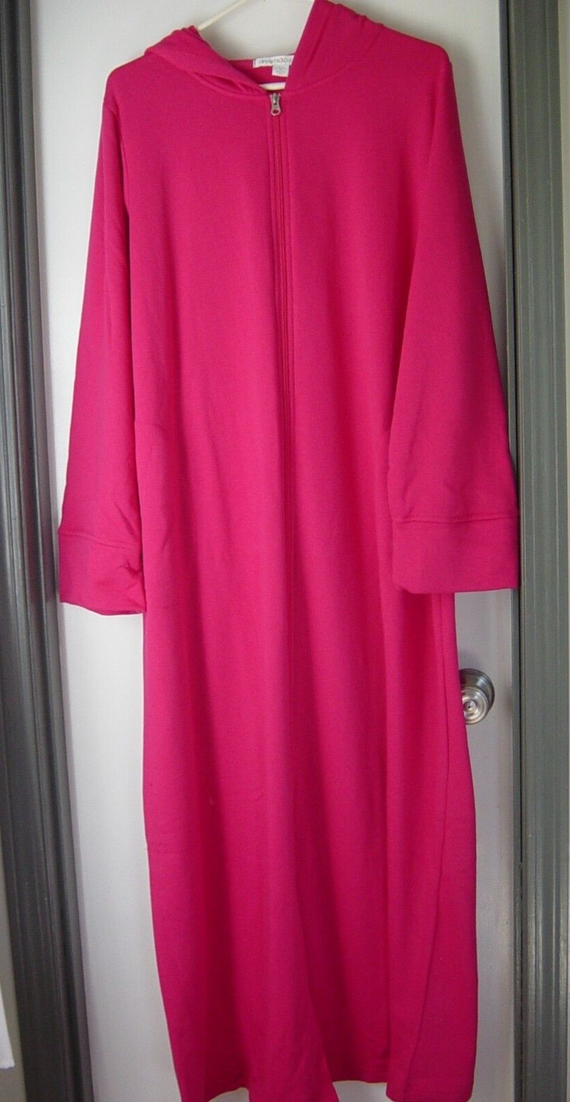NWOT Dreams & Co Bright Pink Hooded ZipFront Long Winter Robe Women's