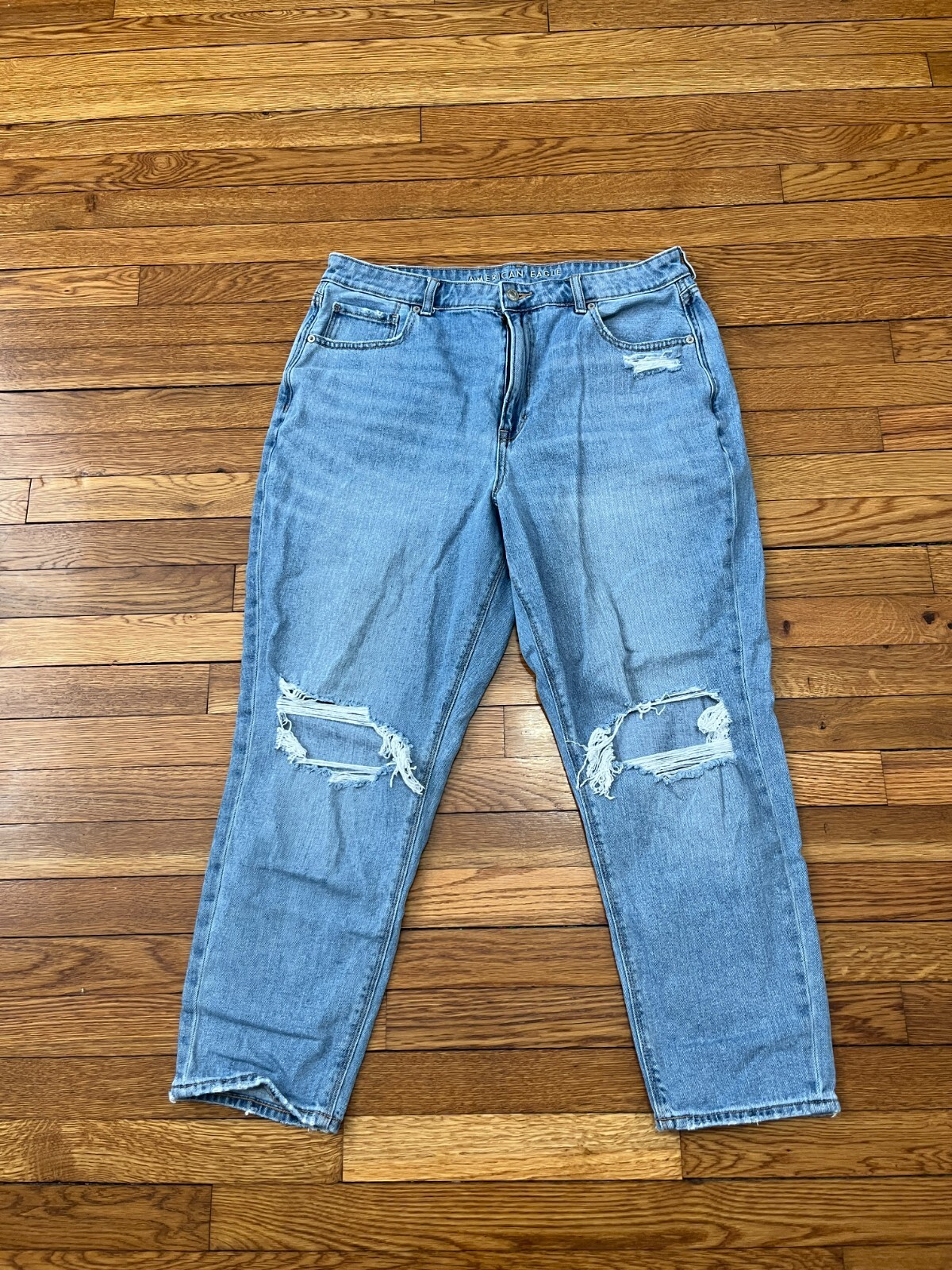 American Eagle Relaxed Mom Jeans Women’s Plus Size 18 Distressed Ripped Denim-image