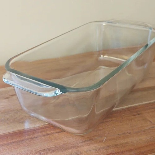 Set of Pyrex Baking Pans #222-R Casserole & 213-R Bread - Picture 4 of 5