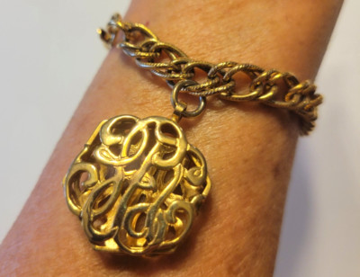 Vtg Estate Sarah Coventry Monogram Charm Gold Tone Chain Bracelet 7.5''