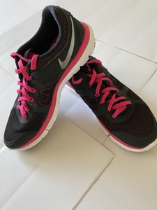 nike fitsole womens black pink