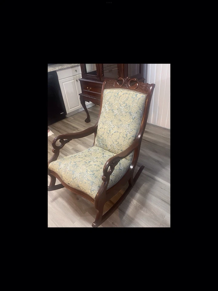 Mecedora antigua Foto 2 de 4