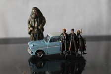 Brekina 19330 Ford Anglia hellblau/weiss Harr...