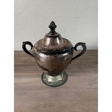 Ancien ensemble crémier et sucrier en argenterie Rogers & Bro orné de motifs floraux