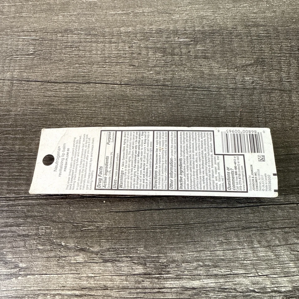 Neutrogena Bálsamo Labial Tintado Revitalizante con FPS 20, Ciruela Fresca Hidratante  Foto 2 de 2