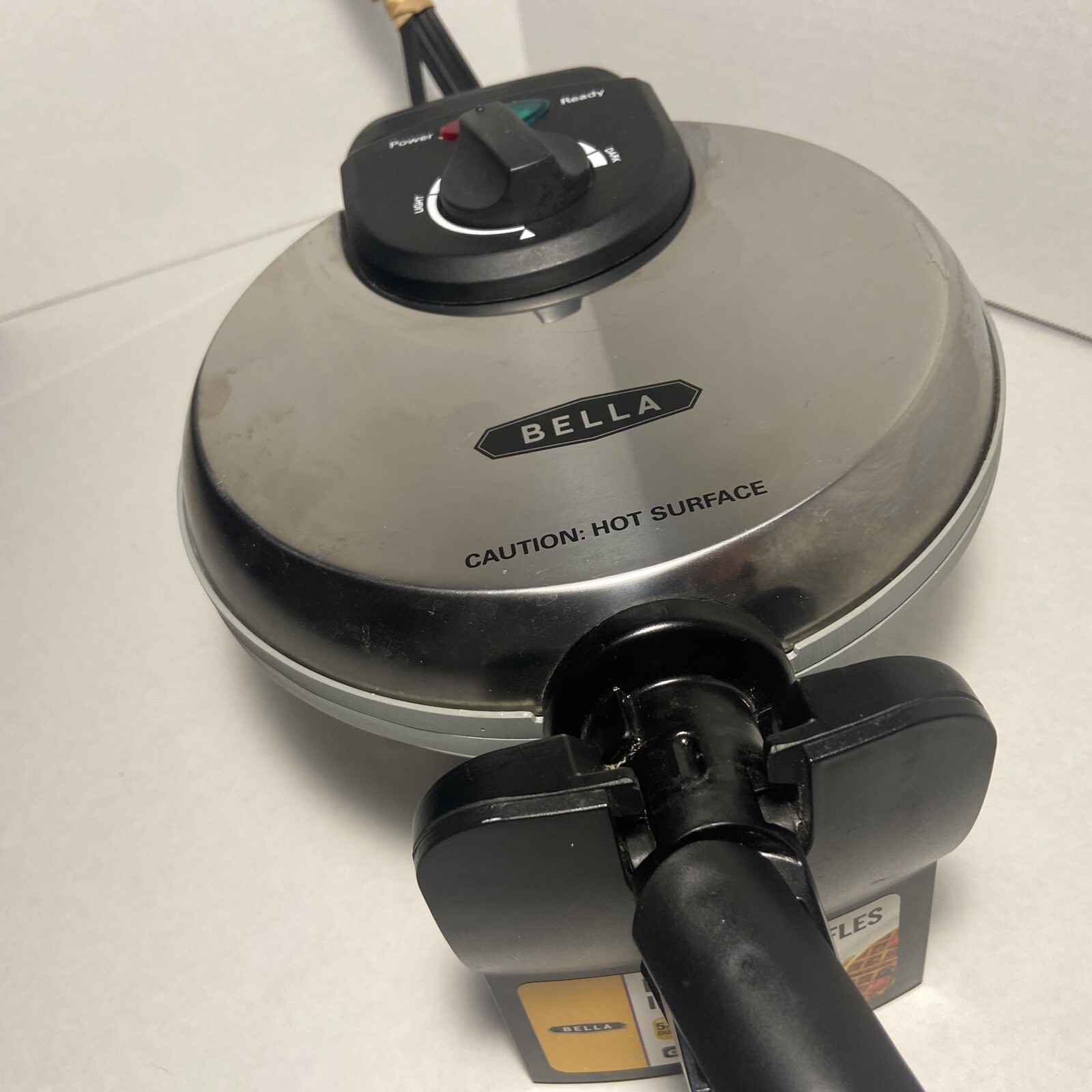 Bella Sensio Stainless Steel Rotating Belgian Waffle Maker TSK-2126BW-image