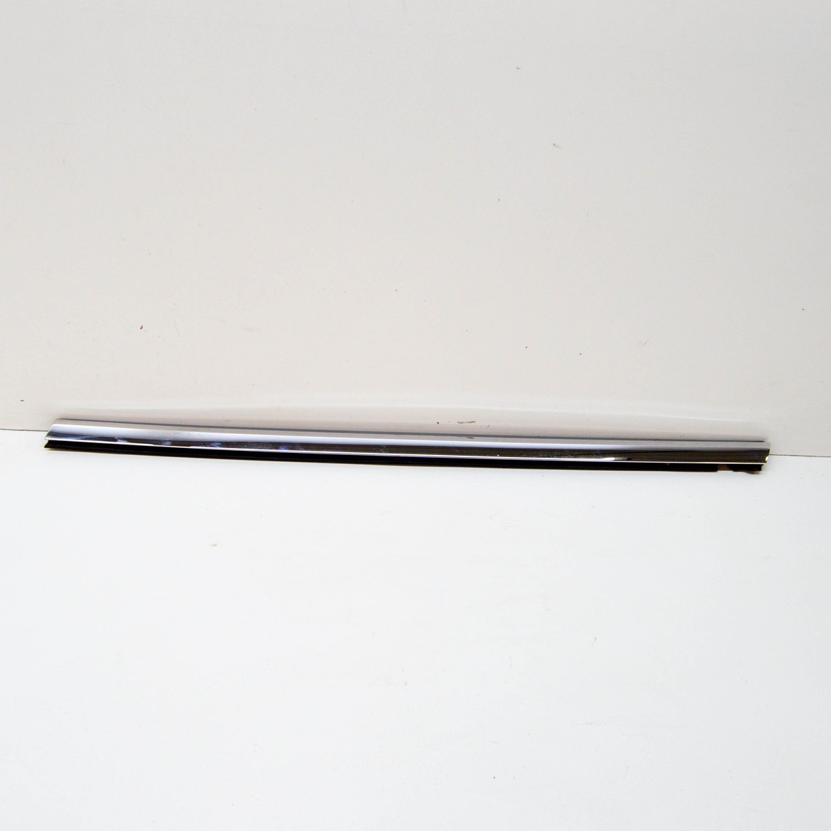 TESLA MODEL S 85 Front Left Door Window Strip Molding 6009599 2014 