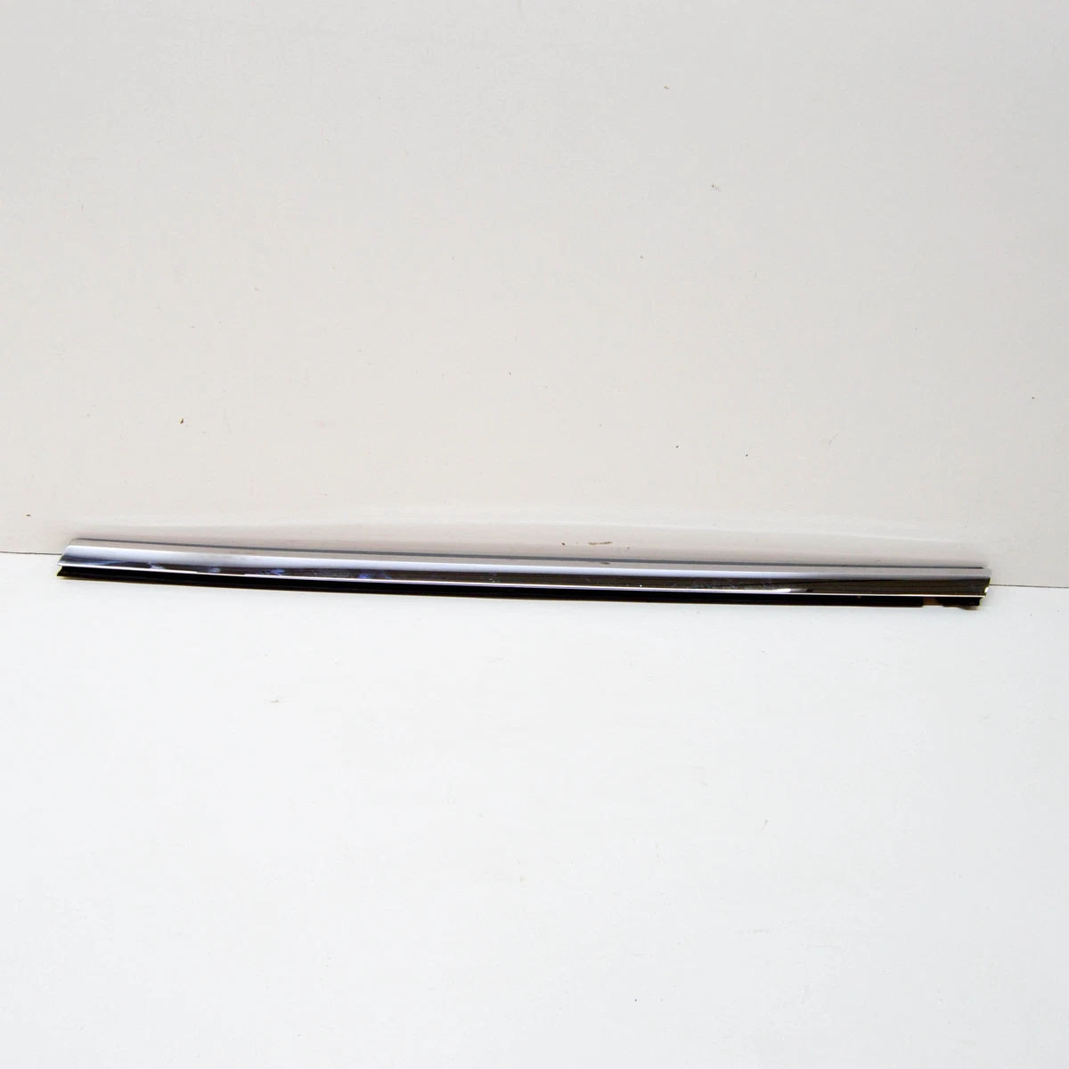 TESLA MODEL S 85 Front Left Door Window Strip Molding 6009599 2014 