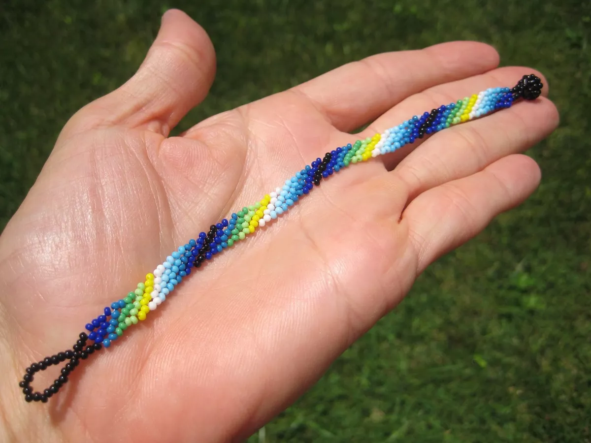 Easy Friendship Bracelets with Cardboard Loom - Red Ted Art - Kids Crafts |  Friendship bracelets easy, Friendship bracelets diy, Crafts