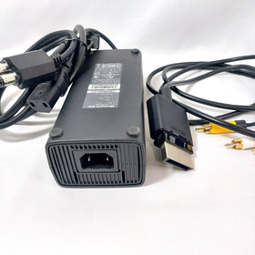 Xbox 360 S 250GB Console w/Controller & Power & Composite Cords in Oringinal Box