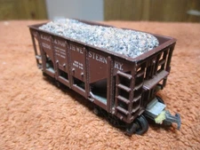 Roundhouse HO Scale Ore Car Assembled Chicago & Northwestern 121361