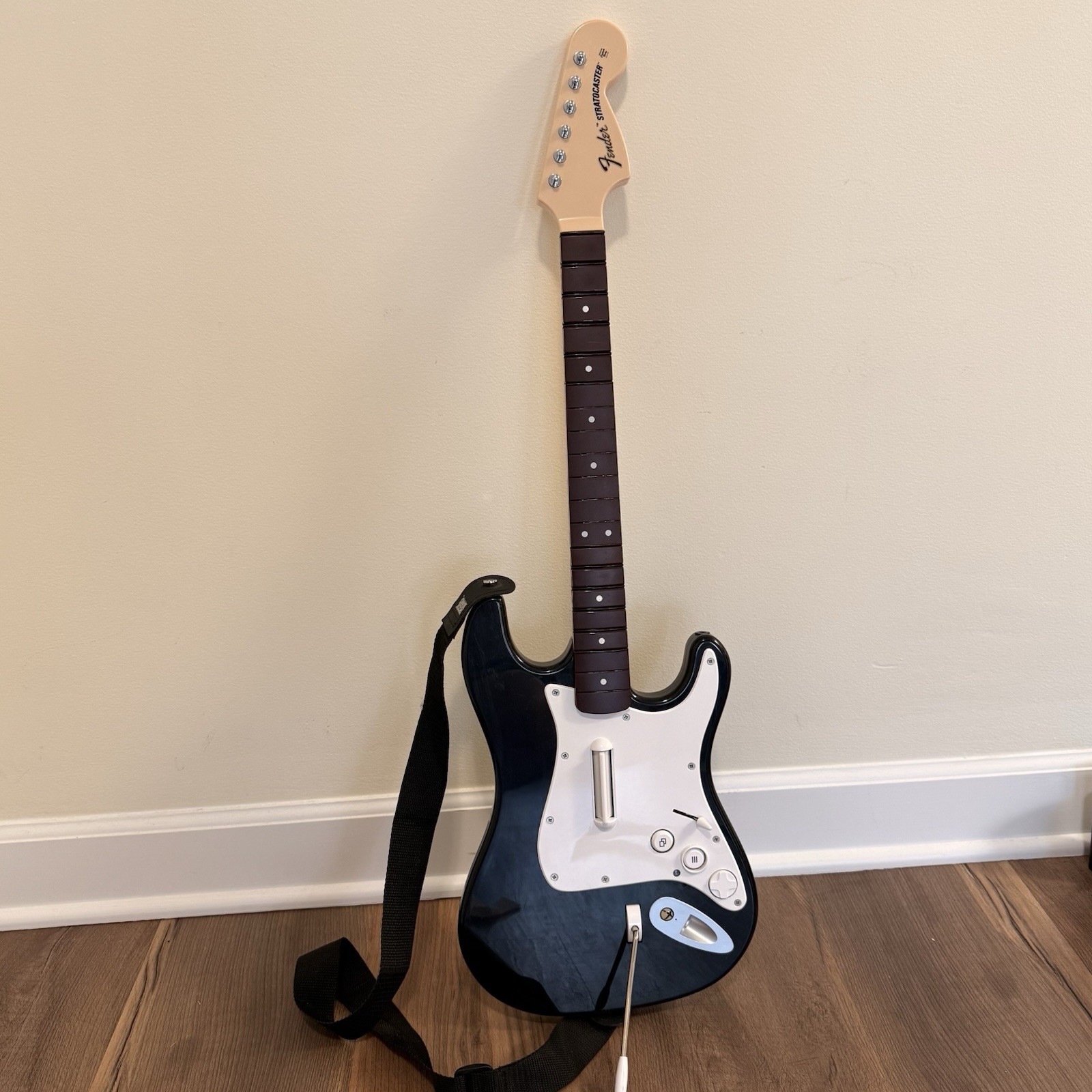 Xbox One Rock Band 4 Wireless Guitar Fender Stratocaster 91161 w/ Strap Tested