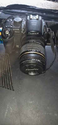 Fujifilm FinePix S9600 Bridge Camera 9MP 10.7x Zoom f/2.8 EVF Black